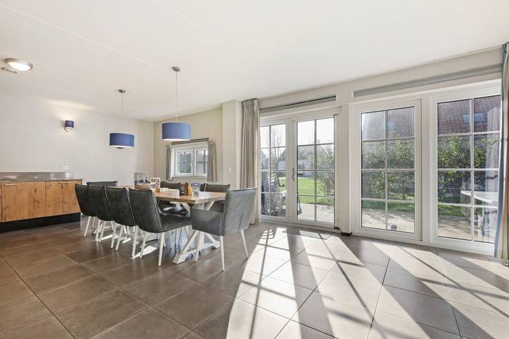 Ferienhaus für 10 Personen, mit Balkon/Terrasse und Terrasse sowie Pool und Sauna in Nieuwvliet - 4