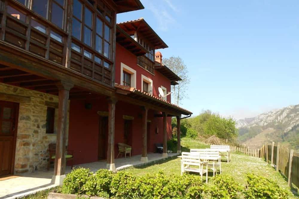 \"The Interior of Gaia\" ist ein Ort, an dem man sich verlaufen kann. in Parres, Costa Verde (Spanien)