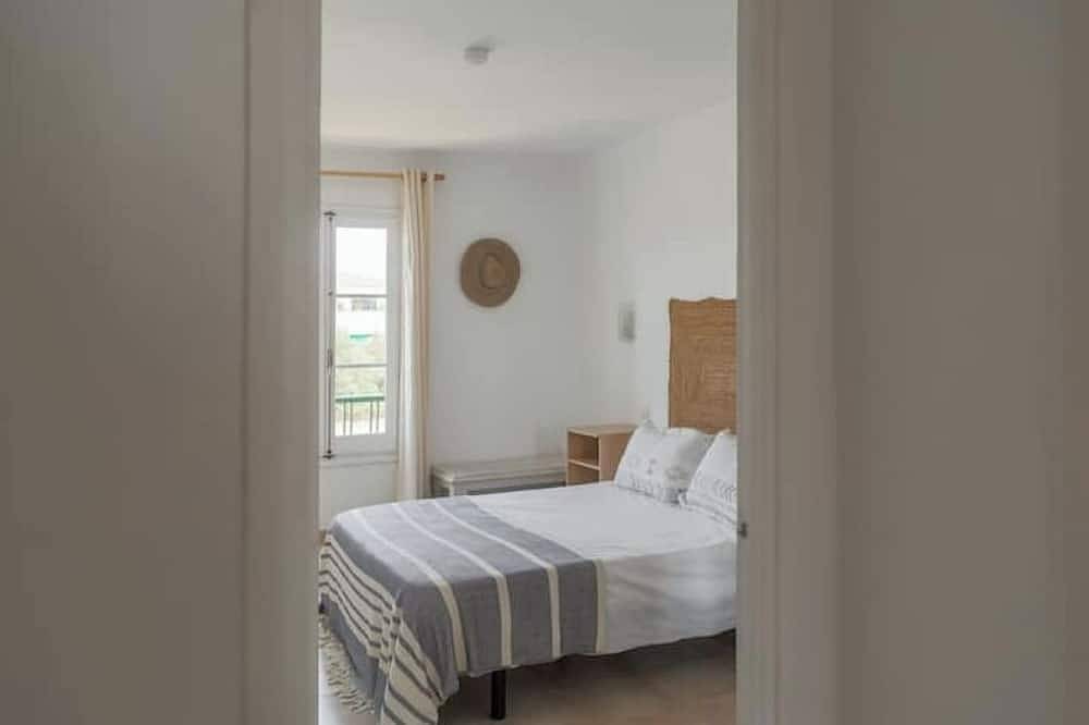 Entire apartment, A seaside retreat with swimming pool in Ciutadella, Menorca