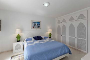 Cheap Villa for 5 People in Marbella West, Marbella, Photo 2