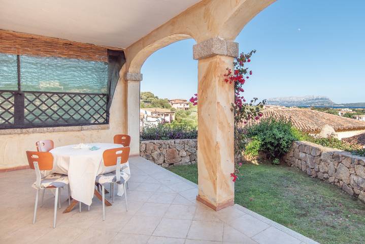 Apartamento entero, Villetta vacacional 'Sardegna vista mar, piscina y spa' con piscina e hidromasaje in Pittulongu, Olbia