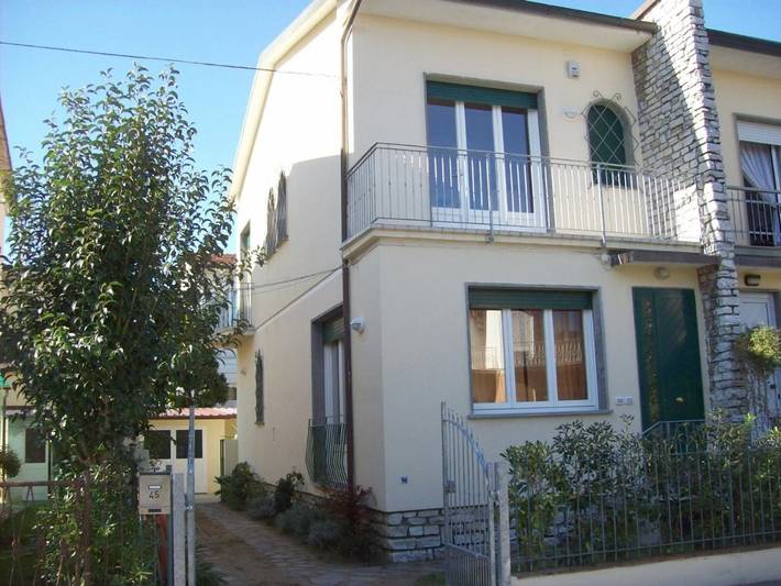 Chambre d’hôte pour 6 personnes, avec Balcon ainsi que Terrasse et Jardin à Viareggio