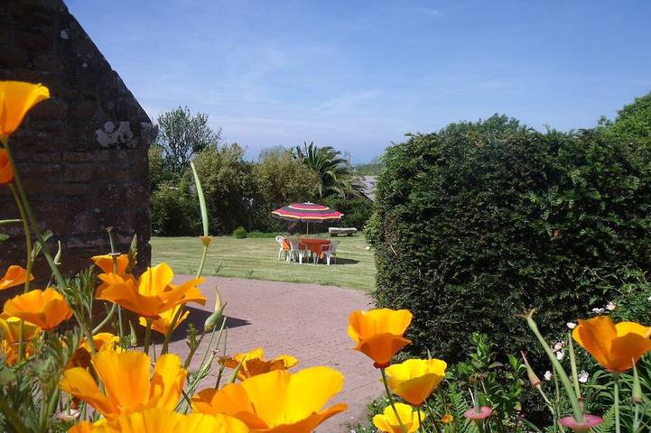 Location de vacances pour 4 personnes, avec Balcon et Jardin à Pleumeur-Bodou