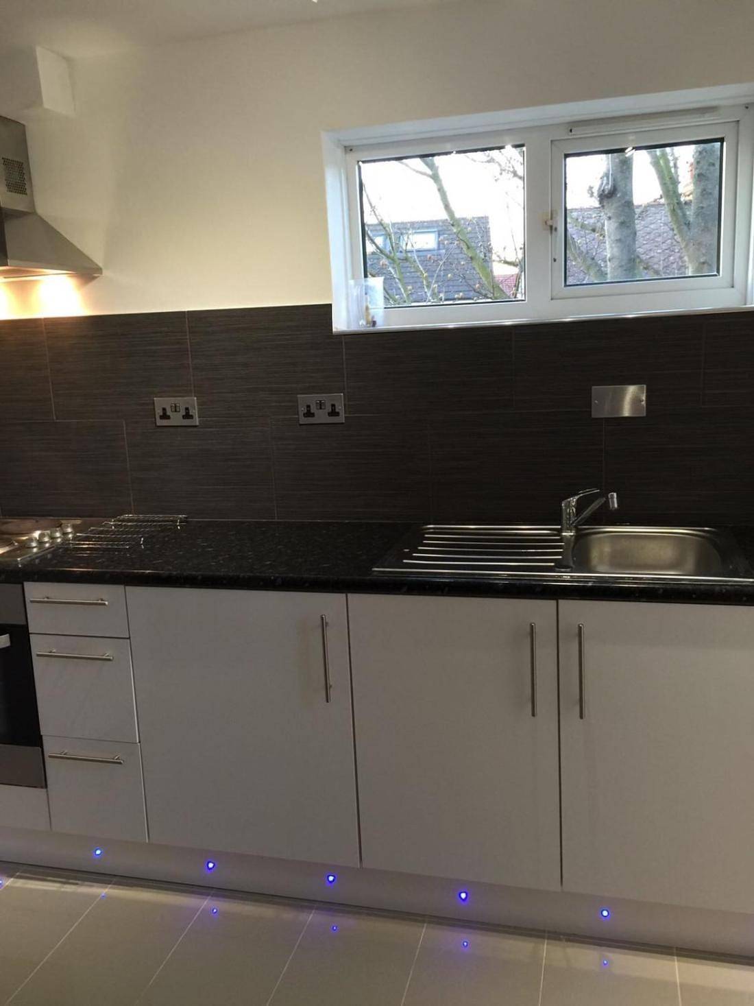 Entire apartment, Small Modern Comfortable 2 Bedroom Apartment - cmyr in Hillingdon, London