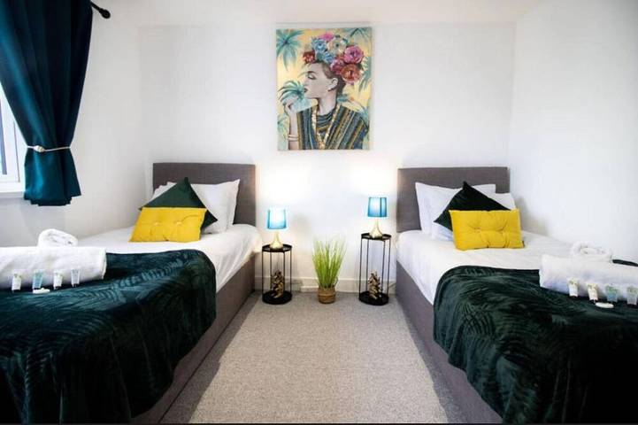 Entire apartment, Spacious Contractor Family apartment in Swindon, North Wessex Downs