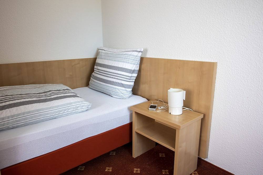 Ganze Wohnung, Fewo Nähe Lübeck und Ratzeburg: Balkon, am Elbe-Lübeck-Kanal, Badesee in 4km in Berkenthin, Kreis Herzogtum Lauenburg