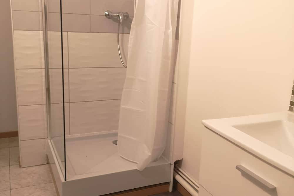 Gite T2 Les Pins with heated swimming pool in wooded grounds in Maraussan, Béziers region