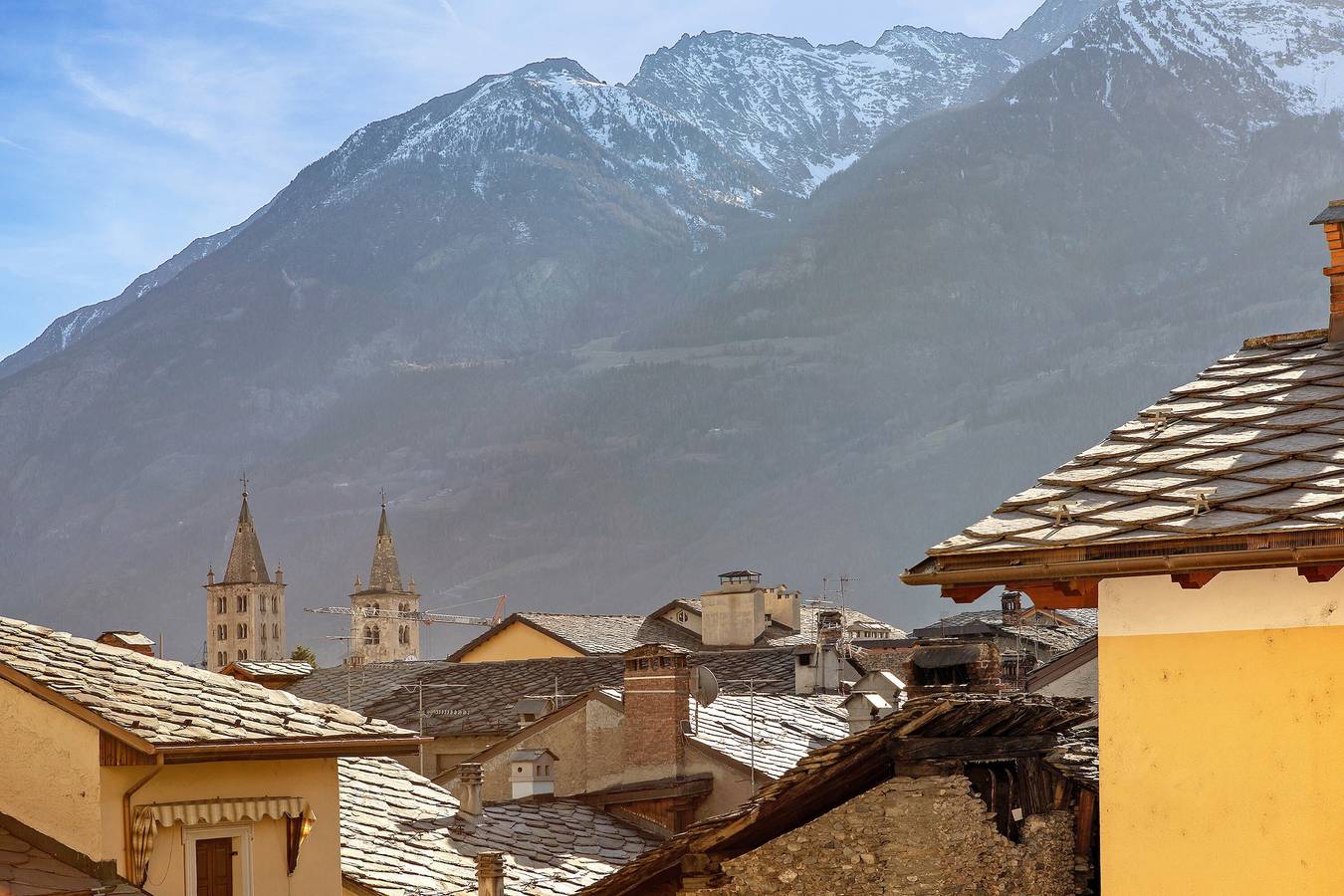 Ganze Wohnung, Ferienwohnung "Maison Étoile - Sole" mit Bergblick, Balkon und Wlan in Aosta, Walliser Alpen