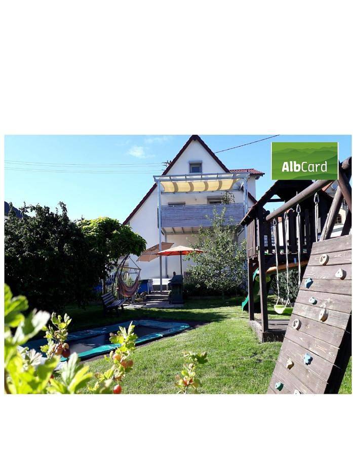 Ferienwohnung für 4 Personen, mit Terrasse und Garten sowie Pool und Ausblick in Bad Überkingen
