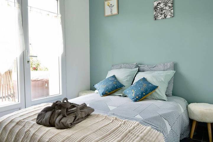 Location de vacances pour 4 personnes, avec jacuzzi ainsi que jardin et terrasse dans Lac de l'Escourou - 4