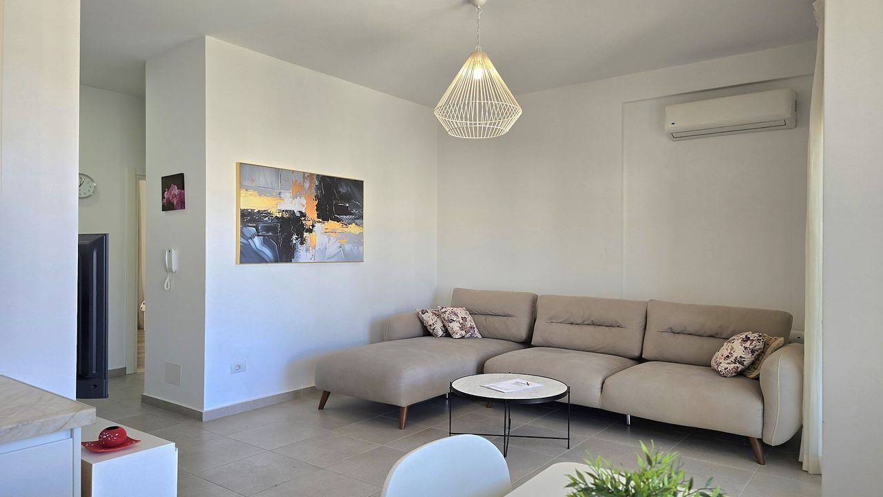Geheel vakantieappartement, Vakantieappartement voor 5 personen met balkon in Albanië