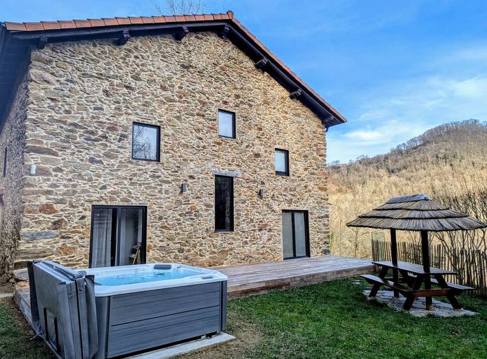 Albergue para 8 personas, con jardín además de terraza y jacuzzi en Navarra - 2