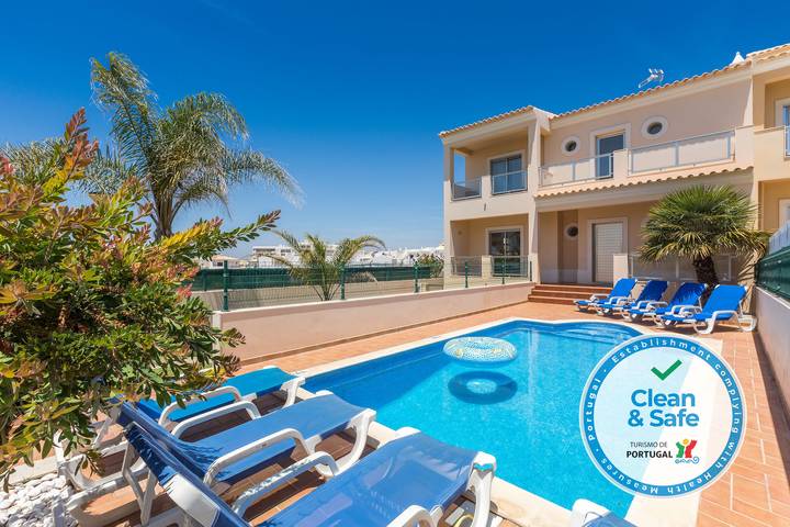 Chalet para 12 personas, con vistas además de balcón y jardín en Galé