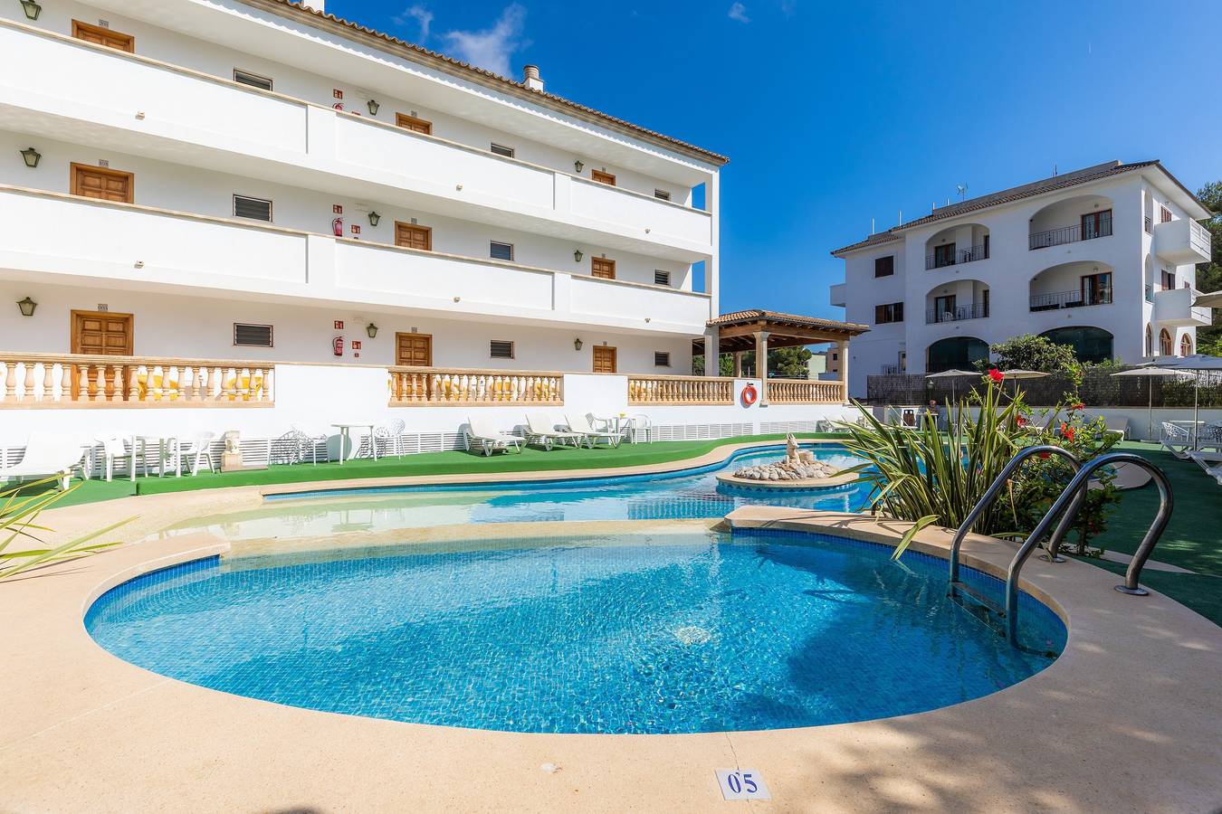 Ganze Wohnung, Strandnahes Apartment mit Zugang zum Pool, einer privaten Terrasse, Klimaanlage und Wlan in Canyamel, Capdepera