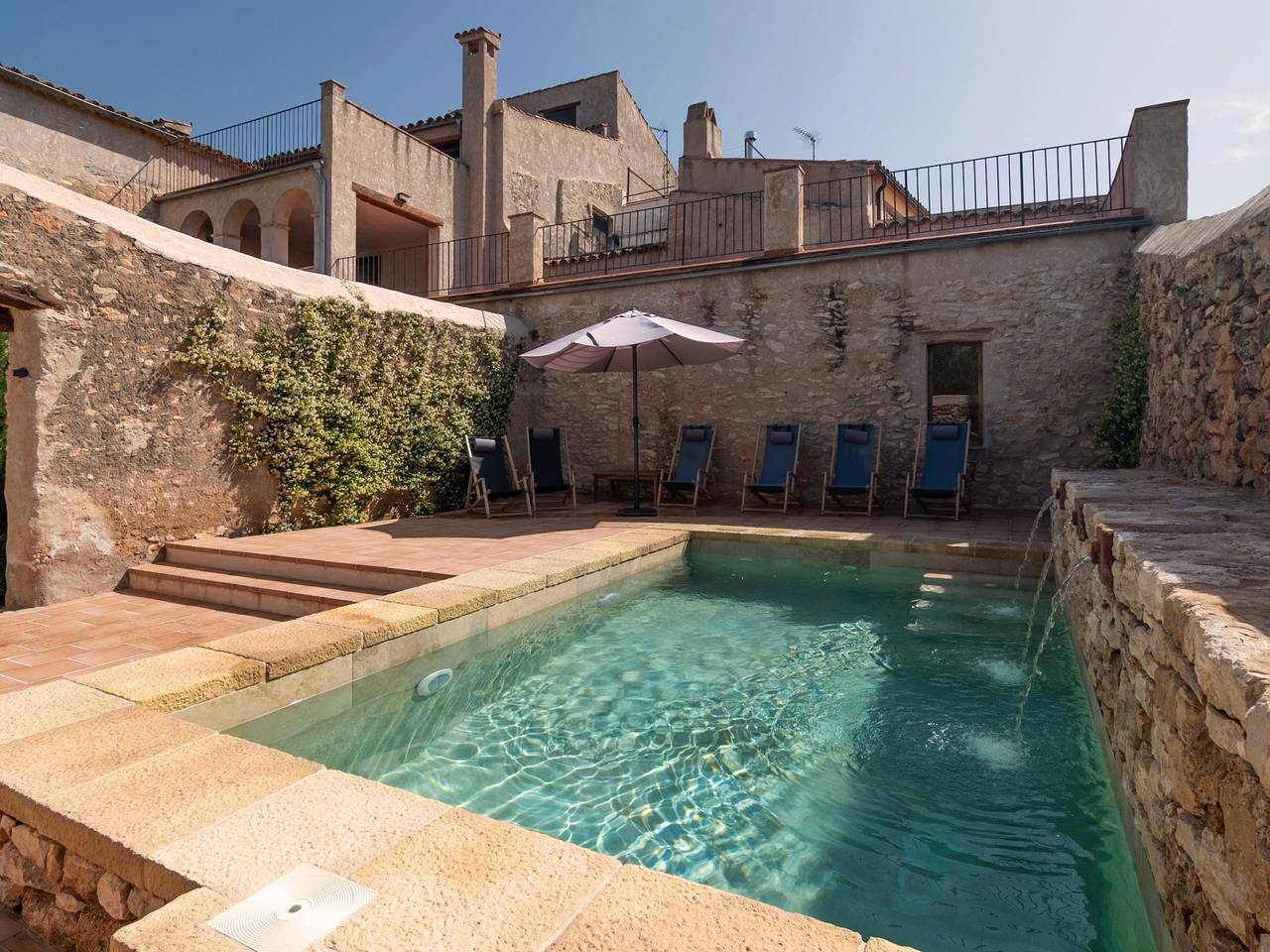 Agradable casa de pueblo, jardín. Piscina privada in Nulles, Alto Campo