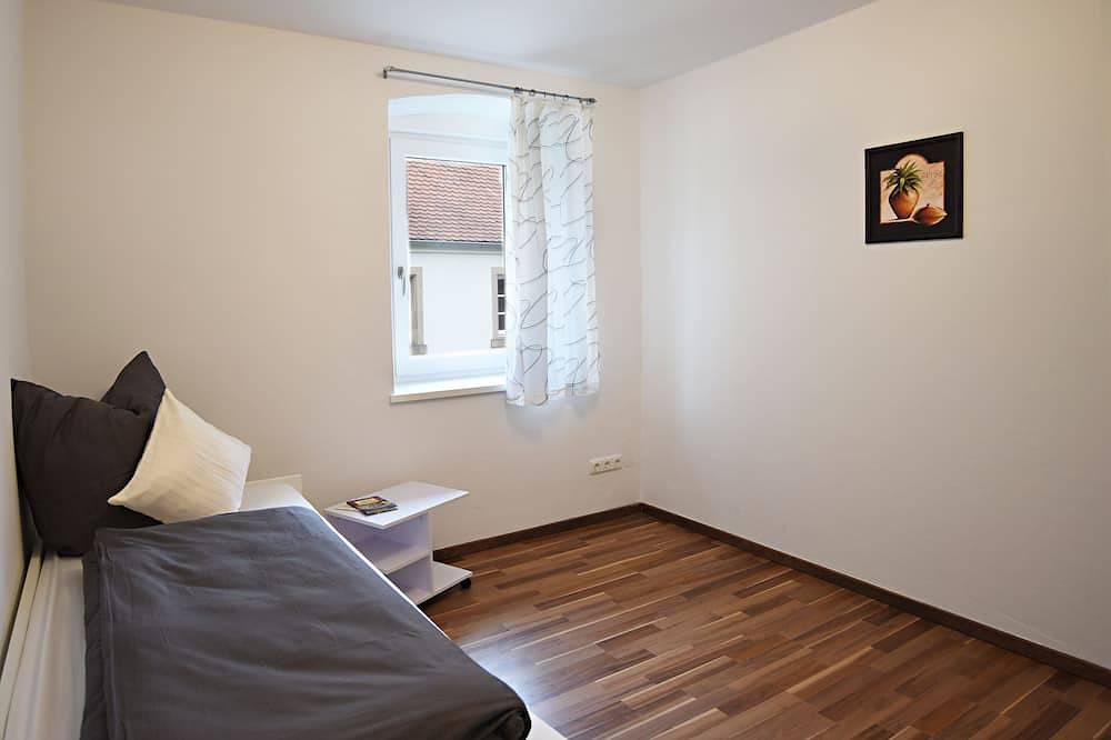 Geräumige Ferienwohnung mit  Blick auf den weißen Main. in Himmelkron, Frankenalb