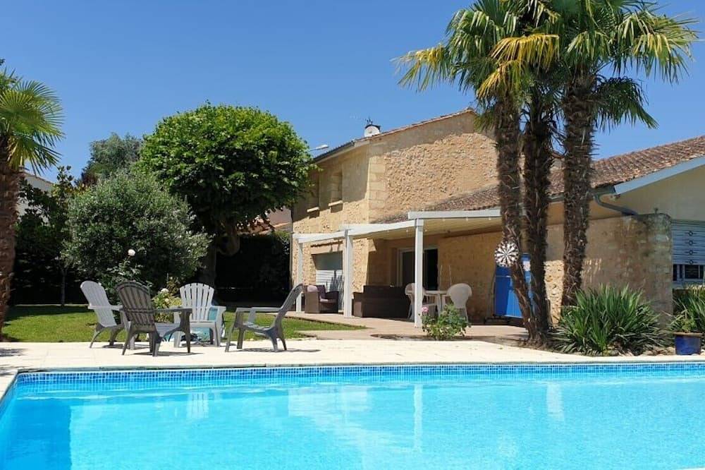 Maison familiale en pierre aux portes de Bordeaux, jardin ombragé et piscine in Bouliac, Région de Bordeaux