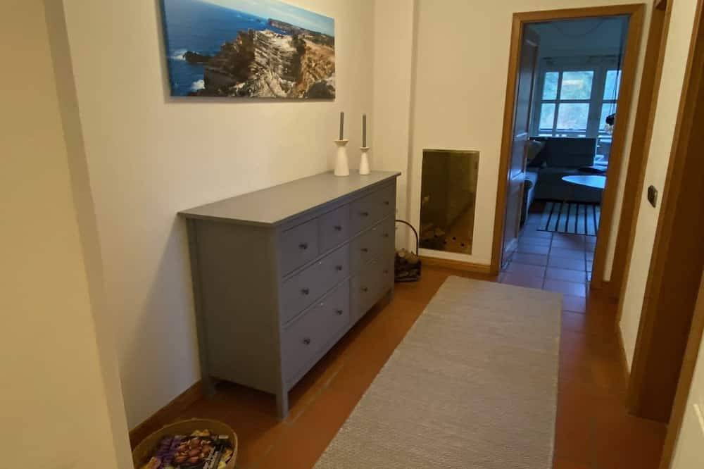 Ganze Wohnung, Charmante, großzügige Ferienwohnung mitten im Wald am Ratzeburger Küchensee in Schmilau, Naturpark Lauenburgische Seen