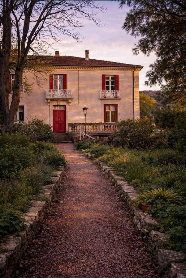 Location de vacances pour 6 personnes, avec Balcon et Jacuzzi ainsi que Terrasse et Jardin à Lunas