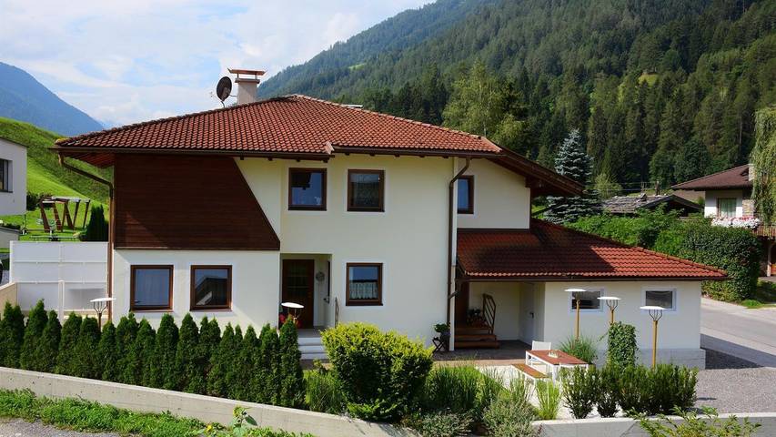 Ferienwohnung für 4 Personen, mit Terrasse und Garten in Fulpmes