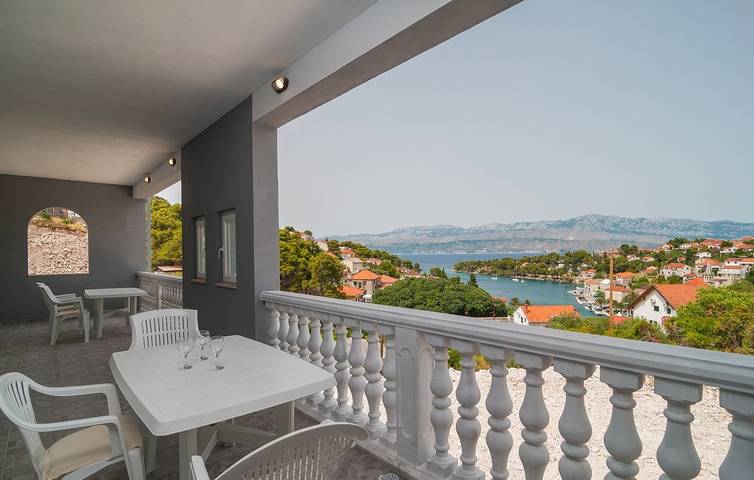 Ferieleilighet for 4 personer, med Balkong / Terrasse i Supetar