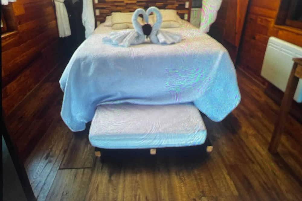 Homerez - Country caravan with spa in Cabariot in Cabariot, Rochefort region