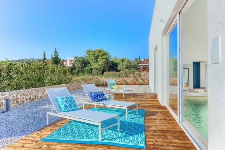 Villa Joyful Living - con 4 dormitorios y una piscina cubierta, a minutos de la playa in lučica Skrača, Ugljan