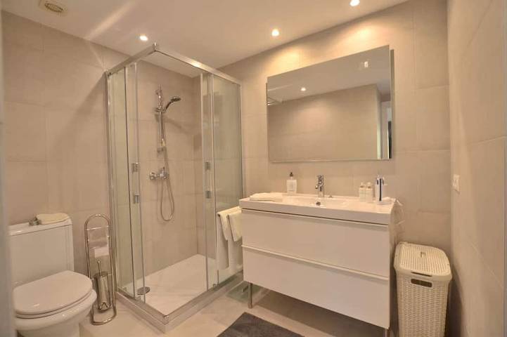 Haus, 3 Terrassen, direkt am Golfplatz, Schwimmbad, Tennisplatz. In Strandnähe in Nueva Andalucia Golf Valley, Marbella