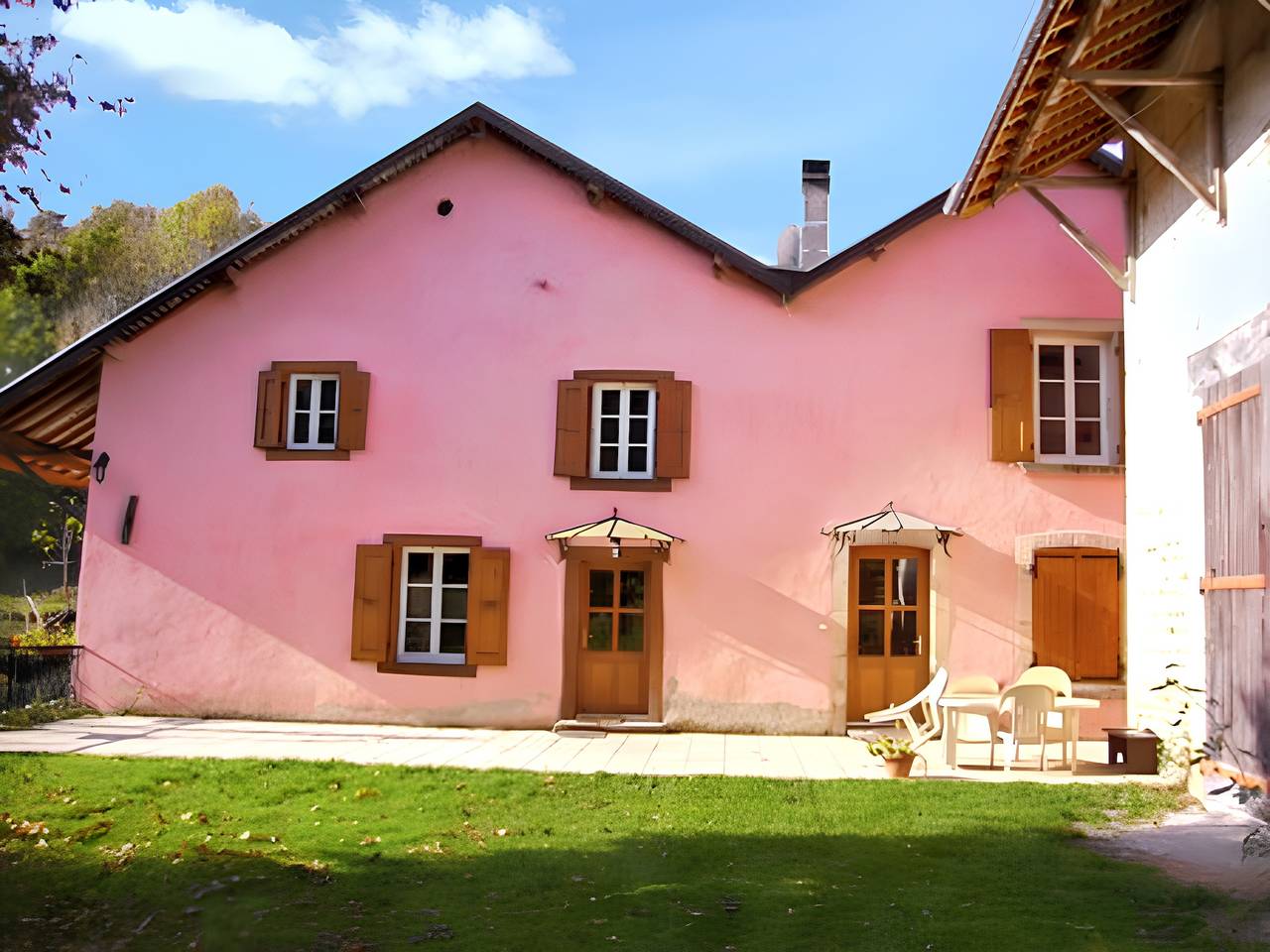 Charmantes Haus in Chirens mit umzäuntem Garten in Chirens, Isère