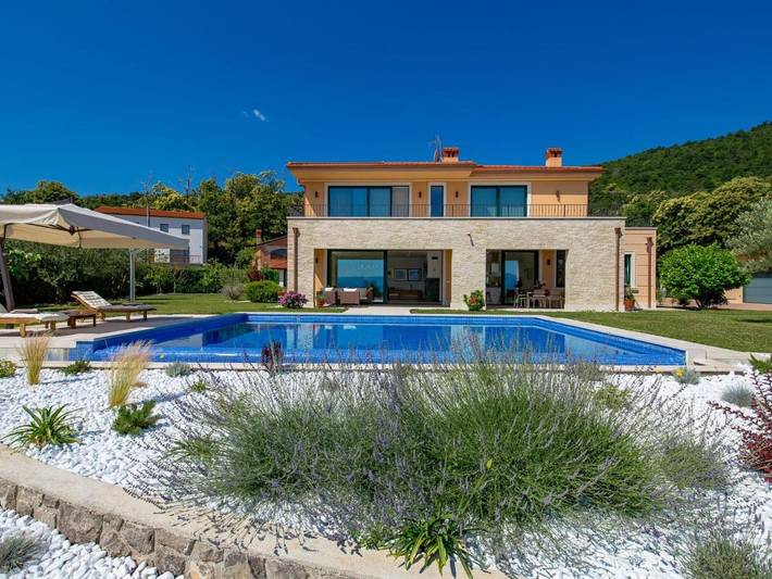 Ferienhaus für 6 Personen, mit Terrasse und Pool