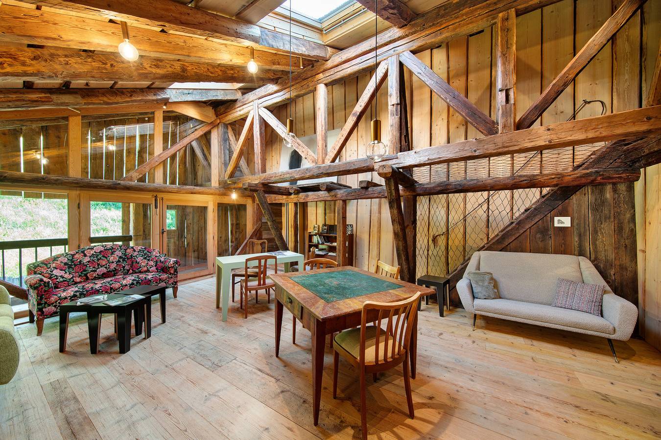 Chalet 'Cedä M House' con vistas a la montaña, terraza compartida y Wi-Fi in Comelico Superiore, Karnischer Hauptkamm