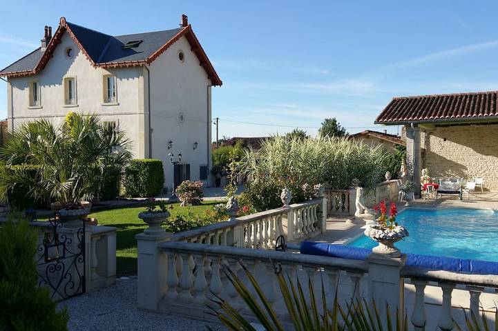 Gîte pour 5 personnes, avec jardin et piscine