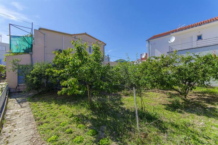 Apartamento entero, Apartamento de vacaciones para 4 personas con terraza in Trogir, Condado de Split-Dalmacia