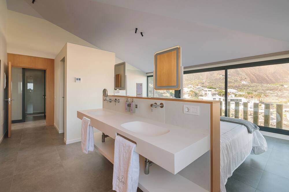 Villa Vista, your suite in front of the sea in El Hierro. Exclusivity and privacy. in Tamaduste, Valverde