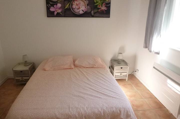 Gîte pour 4 personnes, avec terrasse et jardin dans Plage Du Pradeau - 3