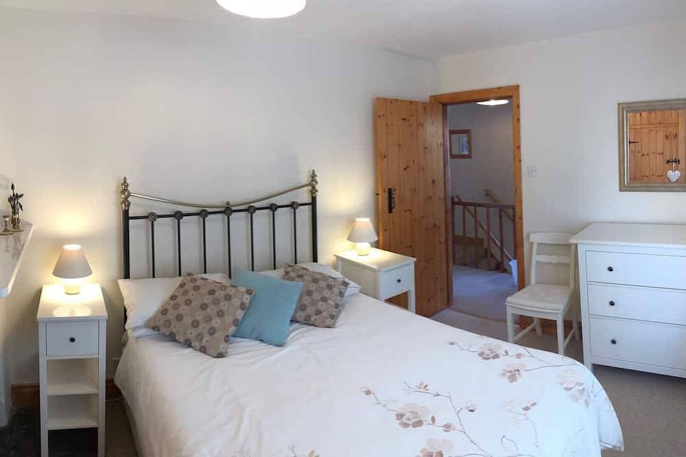 Lovely quiet cottage overlooking the Cheviot Hills, real fire, private gardens in Northumberland
