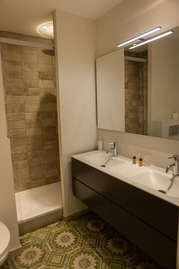 Maison d’hôte pour 2 personnes, avec terrasse et jardin ainsi que sauna et piscine à Le Castellet - 3