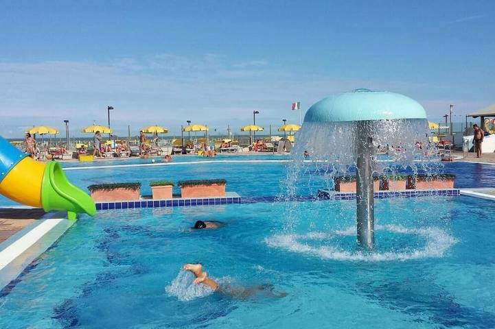 Bungalow für 5 Personen, mit Garten und Pool in Rosolina Mare