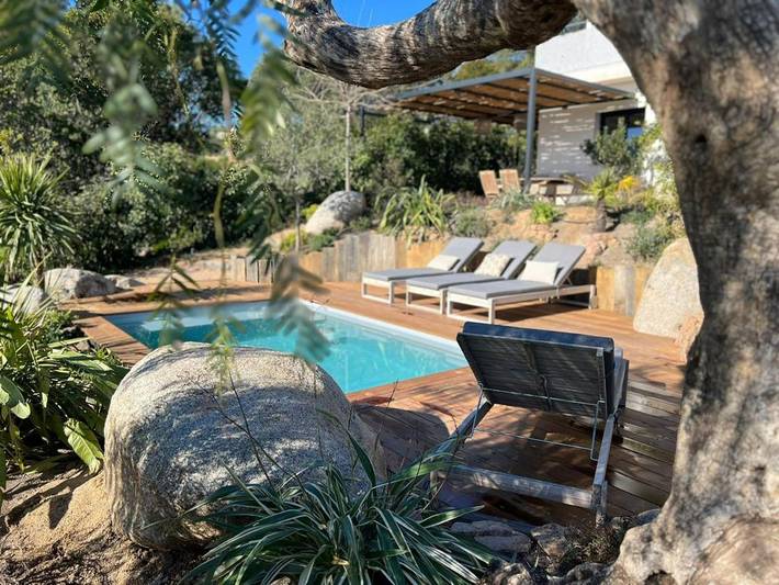 Appartement de vacances pour 4 personnes, avec vue ainsi que piscine et jardin