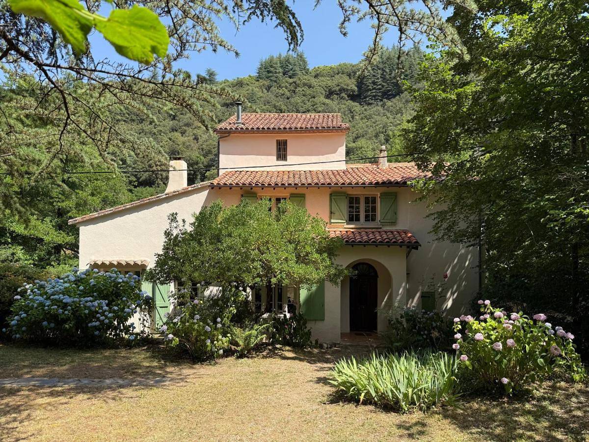 Five-Bedroom House in Val-d'Aigoual, Parc national des Cévennes