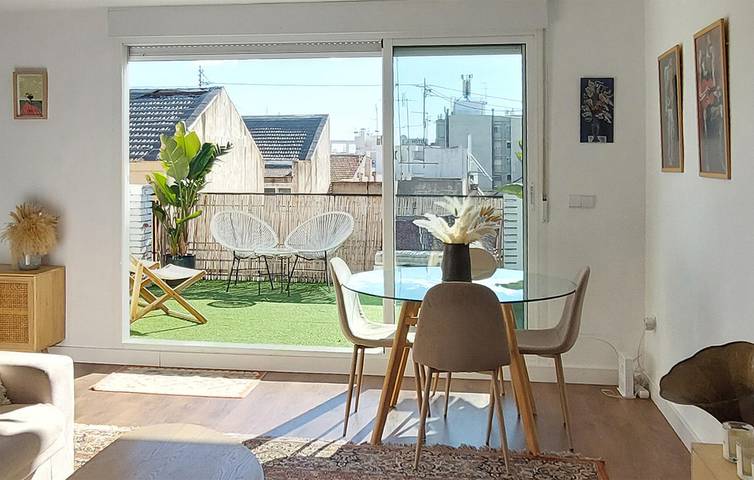 Ganze Ferienwohnung, Gemütliche Ferienwohnung mit Terrasse und WLAN, 1 km vom Strand Puerto Deportivo entfernt in Alacant, Alicante