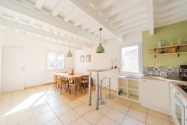 Location de vacances pour 10 personnes, avec jardin ainsi que piscine et vue à Quincié-en-Beaujolais - 2