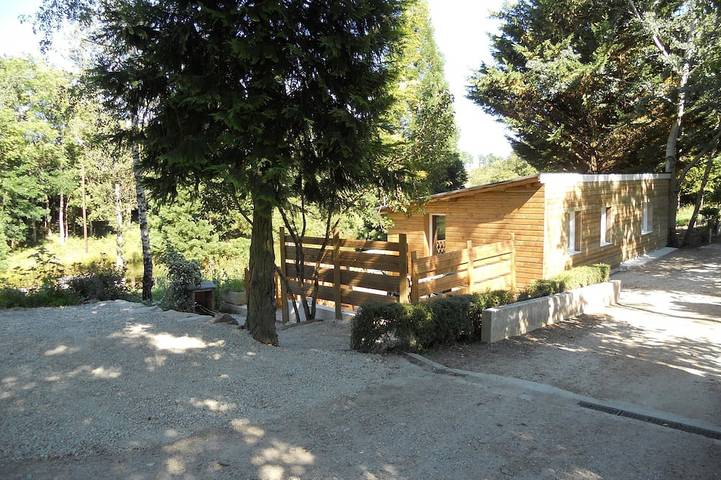 La cabaña del lago, Lescure-Jaoul in Lescure-Jaoul, Aveyron (desambiguación)