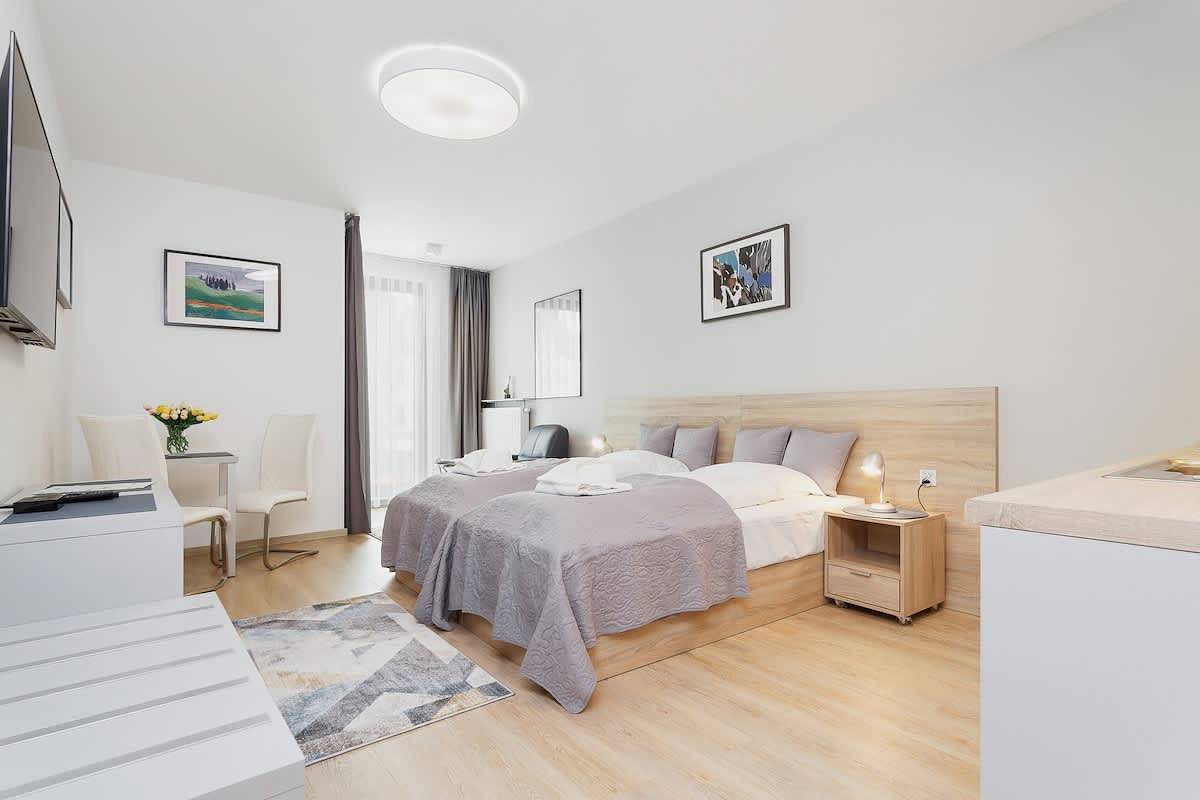 Apartamento de férias inteiro, Air-conditioned Studio in the City Centre | Balcony | Workspace in Cracóvia, Pequena Polônia