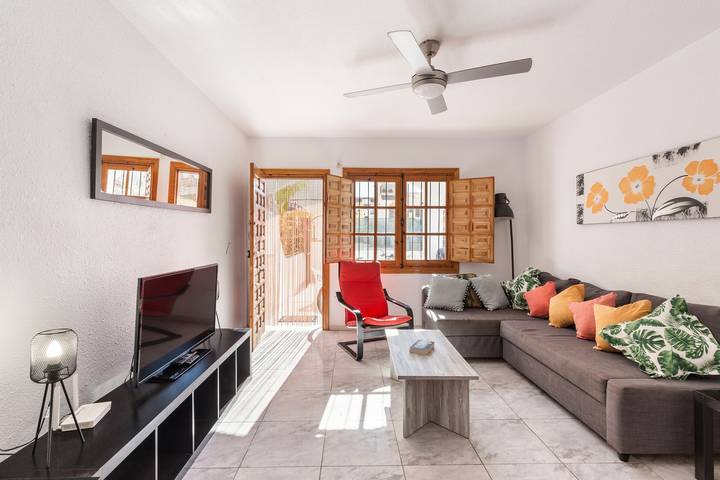 Apartamento entero, Villa '53 Luz Bahía' con piscina comunitaria, jardín y Wi-Fi in Puerto de Mazarrón, Mazarrón
