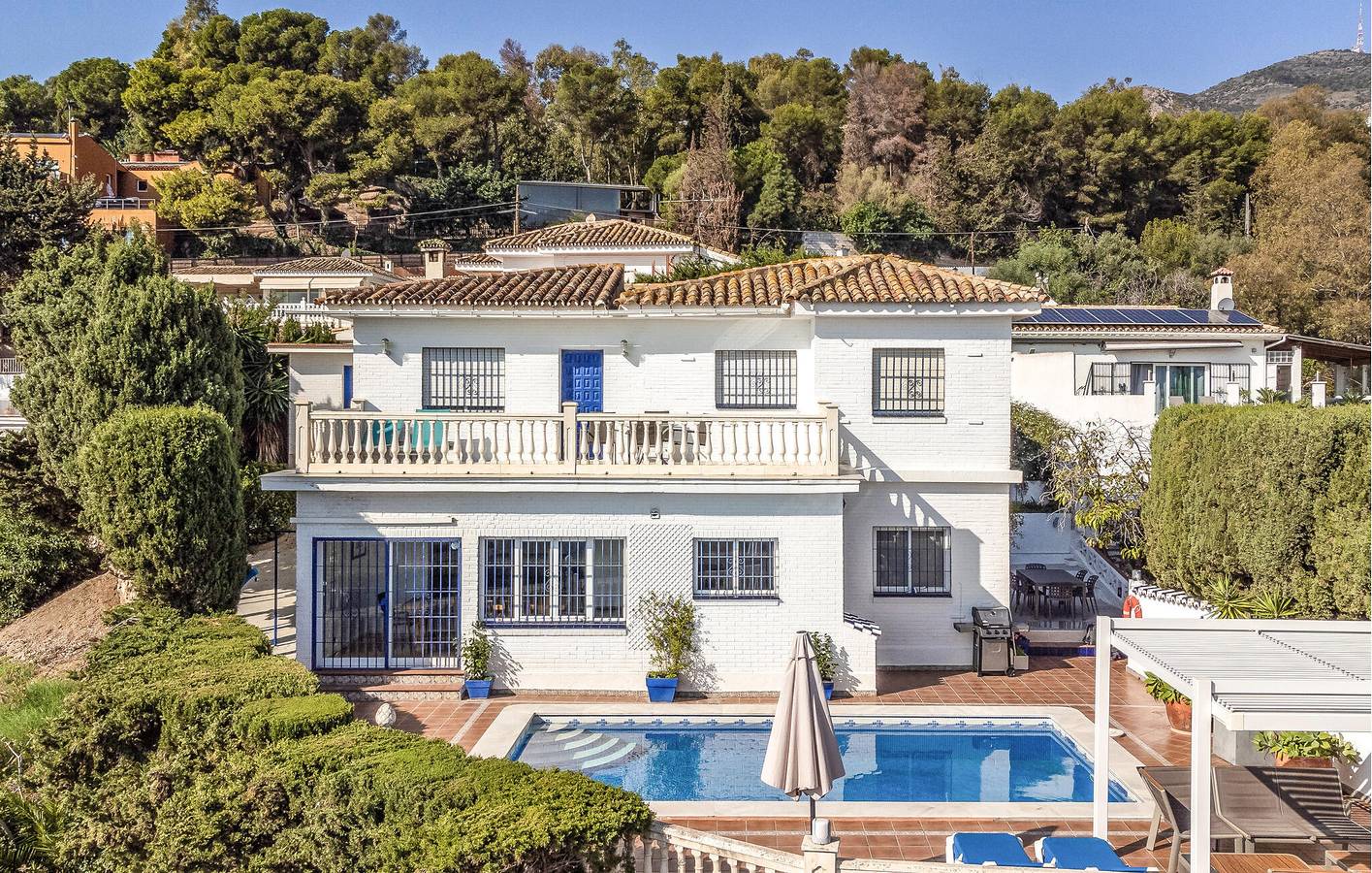 Apartamento con vistas al mar, piscina y aparcamiento, a 1,5 km de la playa in Torremuelle, Benalmádena