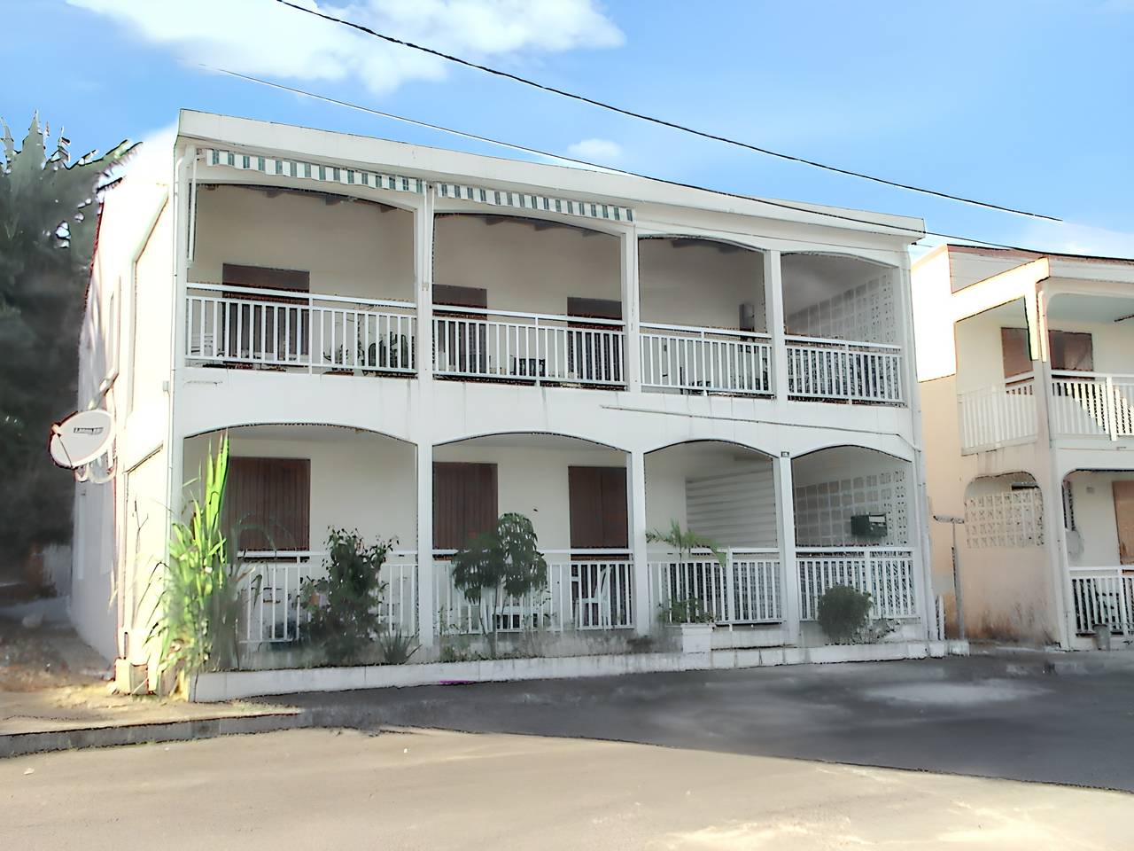 Maison vue mer à Petit-Bourg avec terrasse accueillante. in Petit-Bourg, Guadeloupe