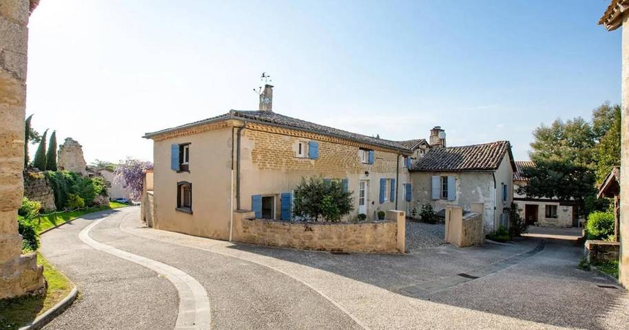 Maison de vacances pour 10 personnes, avec terrasse ainsi que jardin et piscine