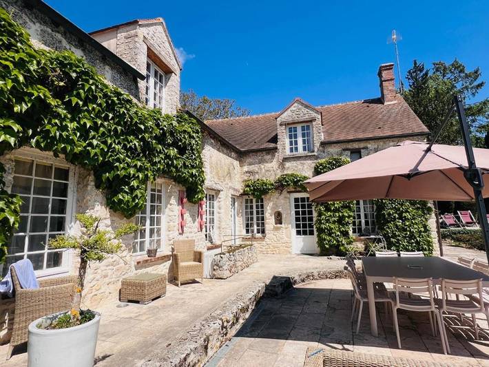 Location de vacances pour 14 personnes, avec vue ainsi que piscine et jardin à Buthiers - 3