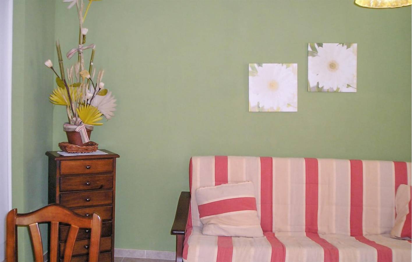 Entire holiday apartment, Obaya Apartment with River View & Parking in Obaya, Villaviciosa